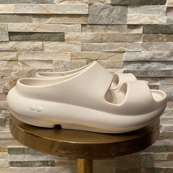 OOFOS OOahh Slide Sandals | Women’s 8, Men’s 6, OOfoam Comfort Chalk White - Picture 9 of 13